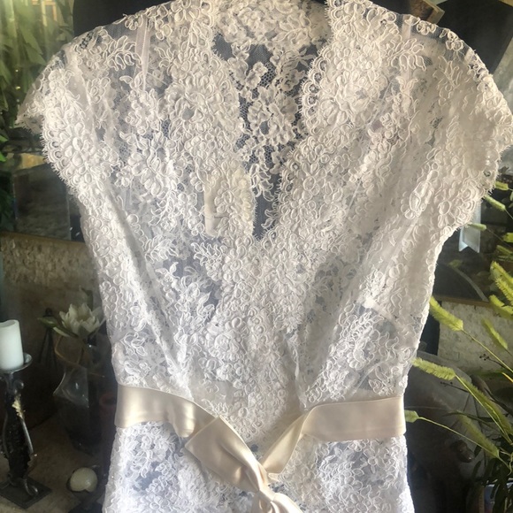 Gorgeous lace form fitted blouse with bow belt 8 - Picture 6 of 10